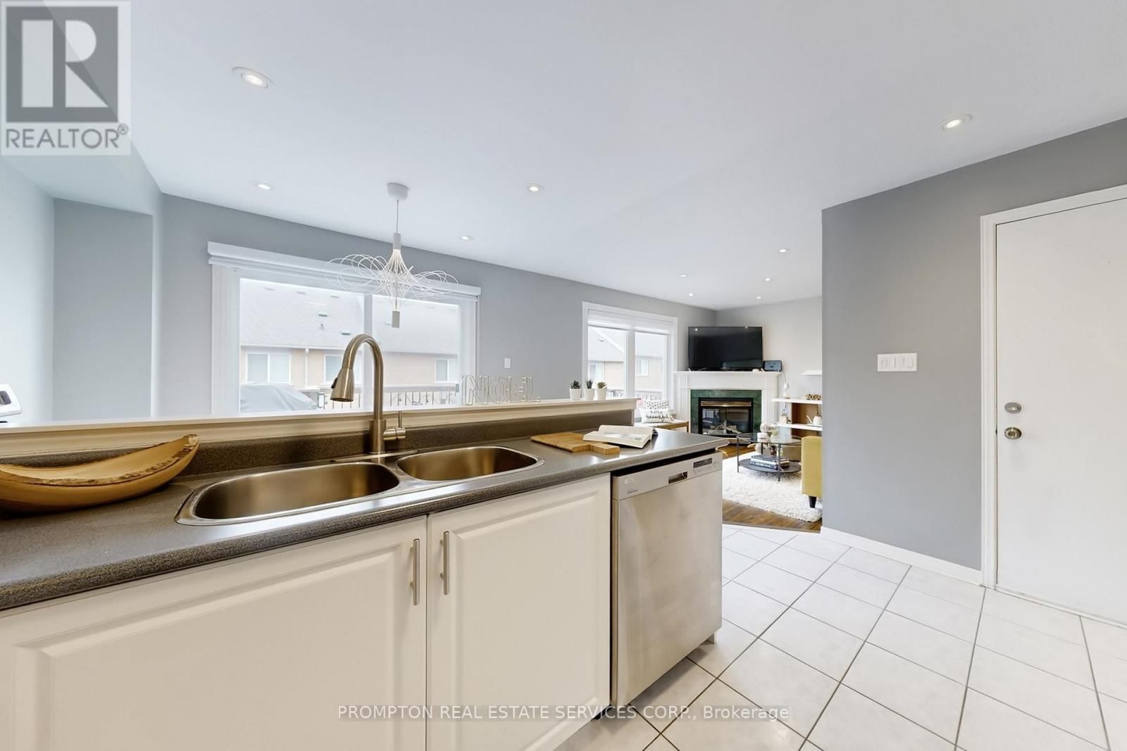 393 MARBLE PLACE Image 13