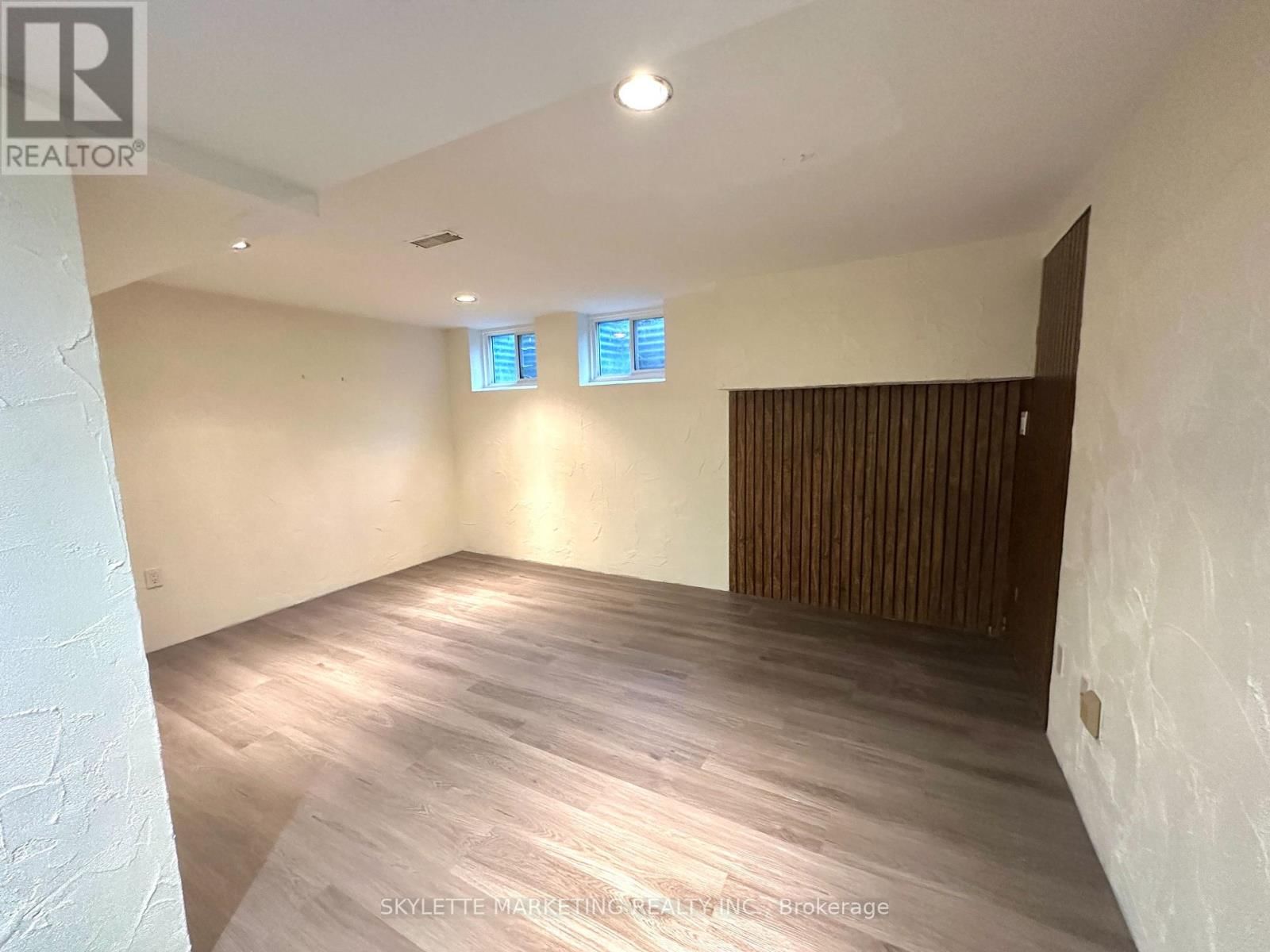 14377 WARDEN AVENUE Image 20