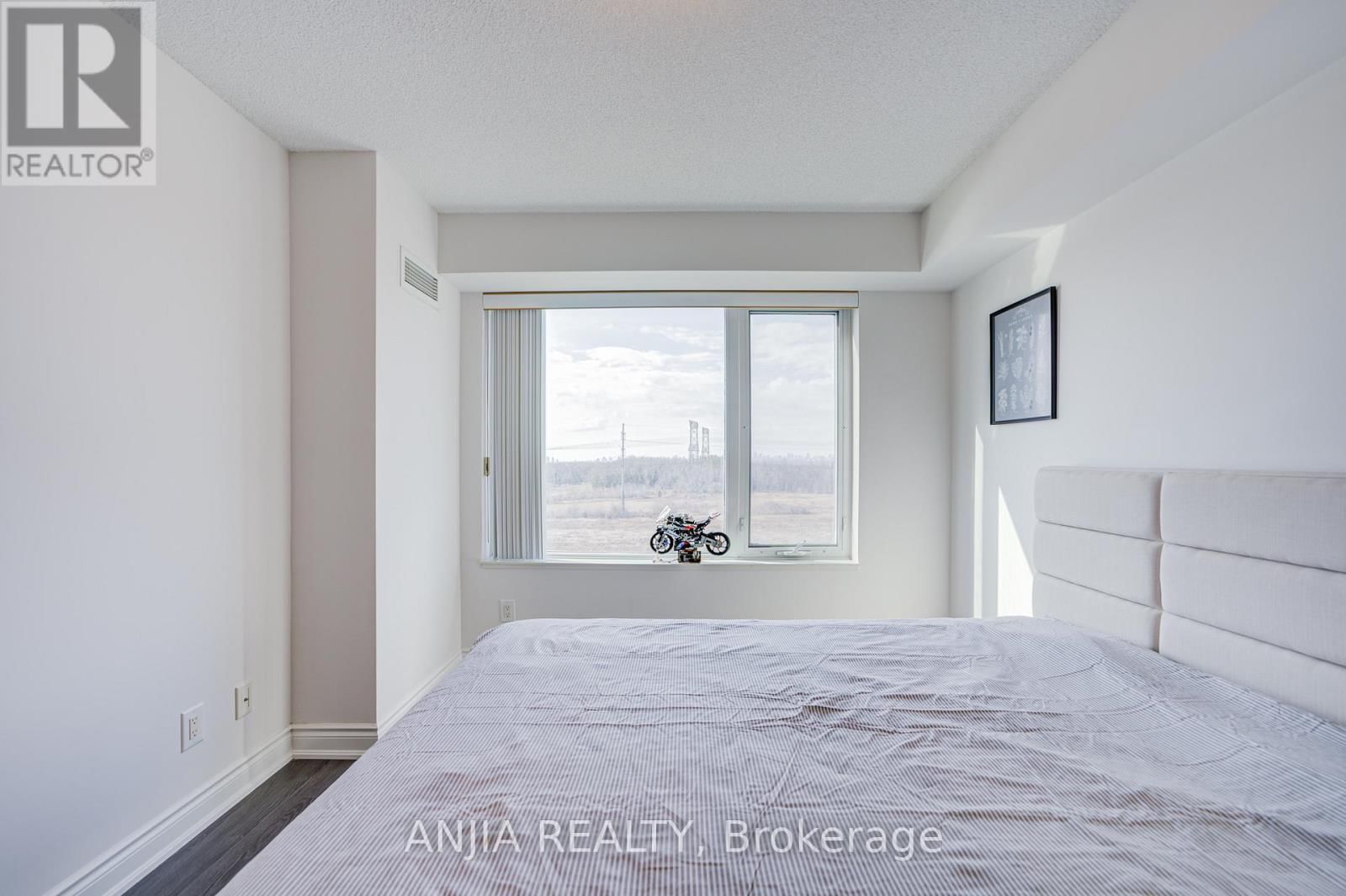 1112 - 273 SOUTH PARK ROAD Image 18