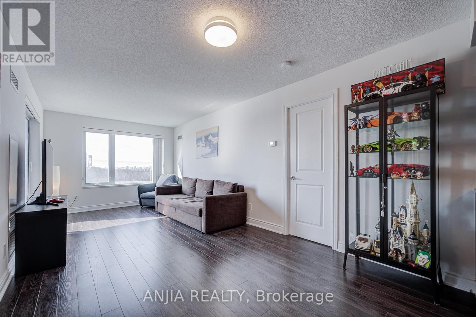 1112 - 273 SOUTH PARK ROAD Image 9