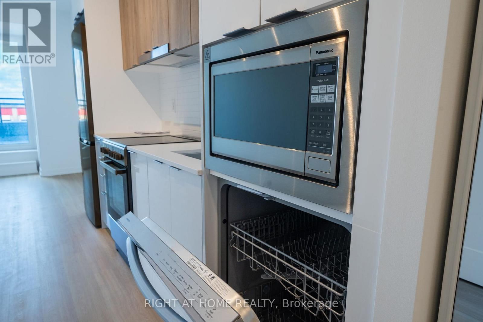 211 - 9751 MARKHAM ROAD Image 7