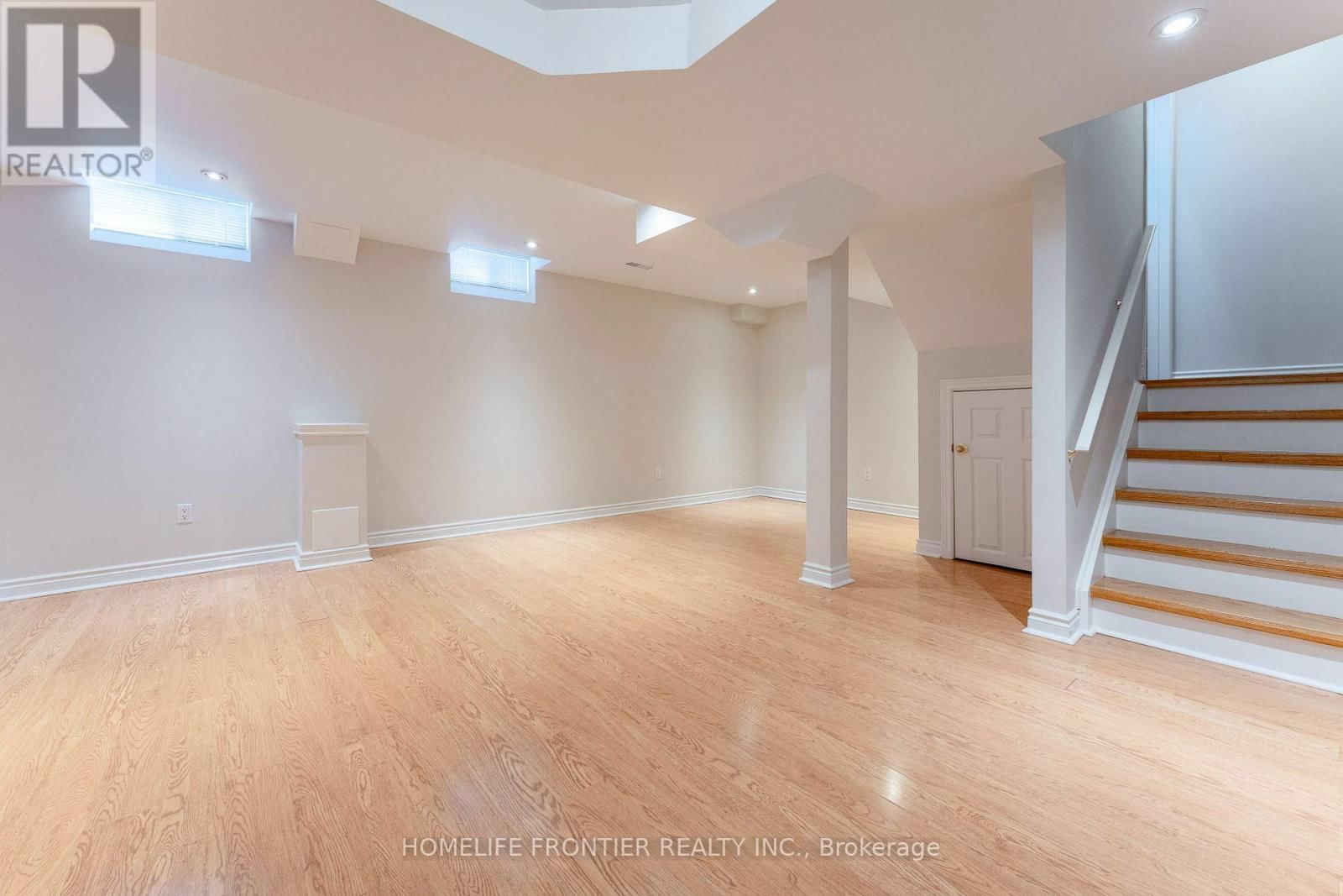 100 SELKIRK DRIVE Image 12