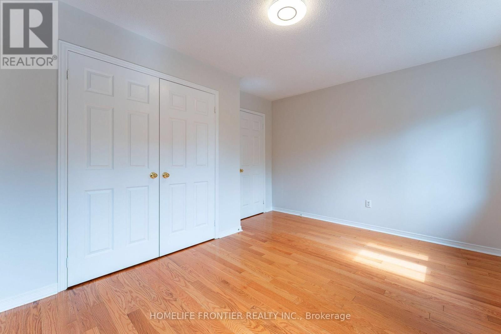 100 SELKIRK DRIVE Image 13