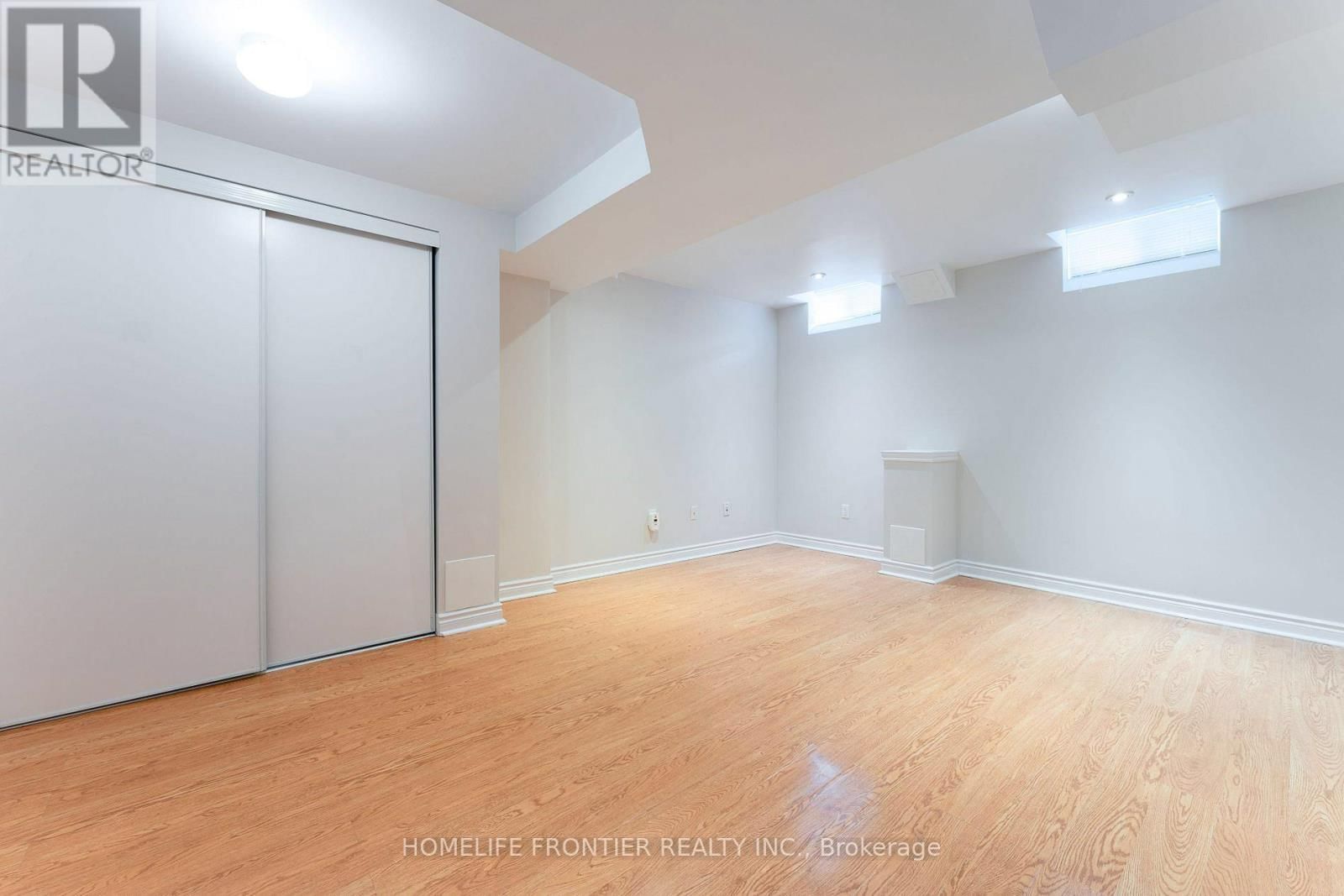 100 SELKIRK DRIVE Image 18