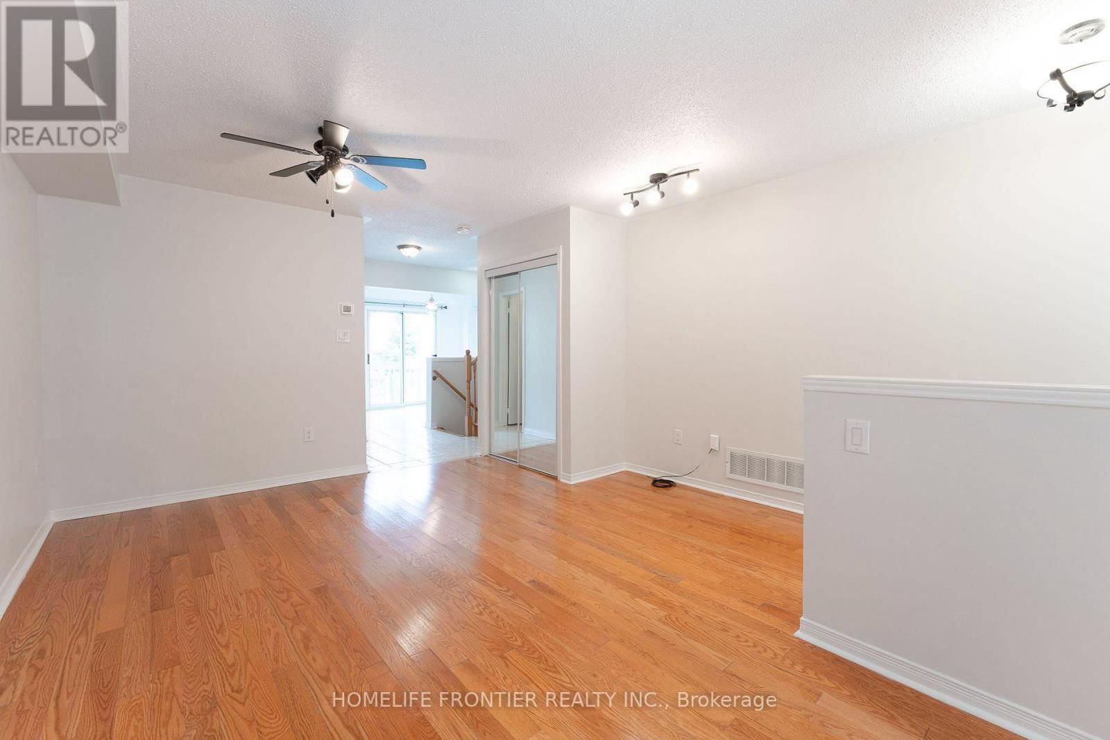 100 SELKIRK DRIVE Image 24