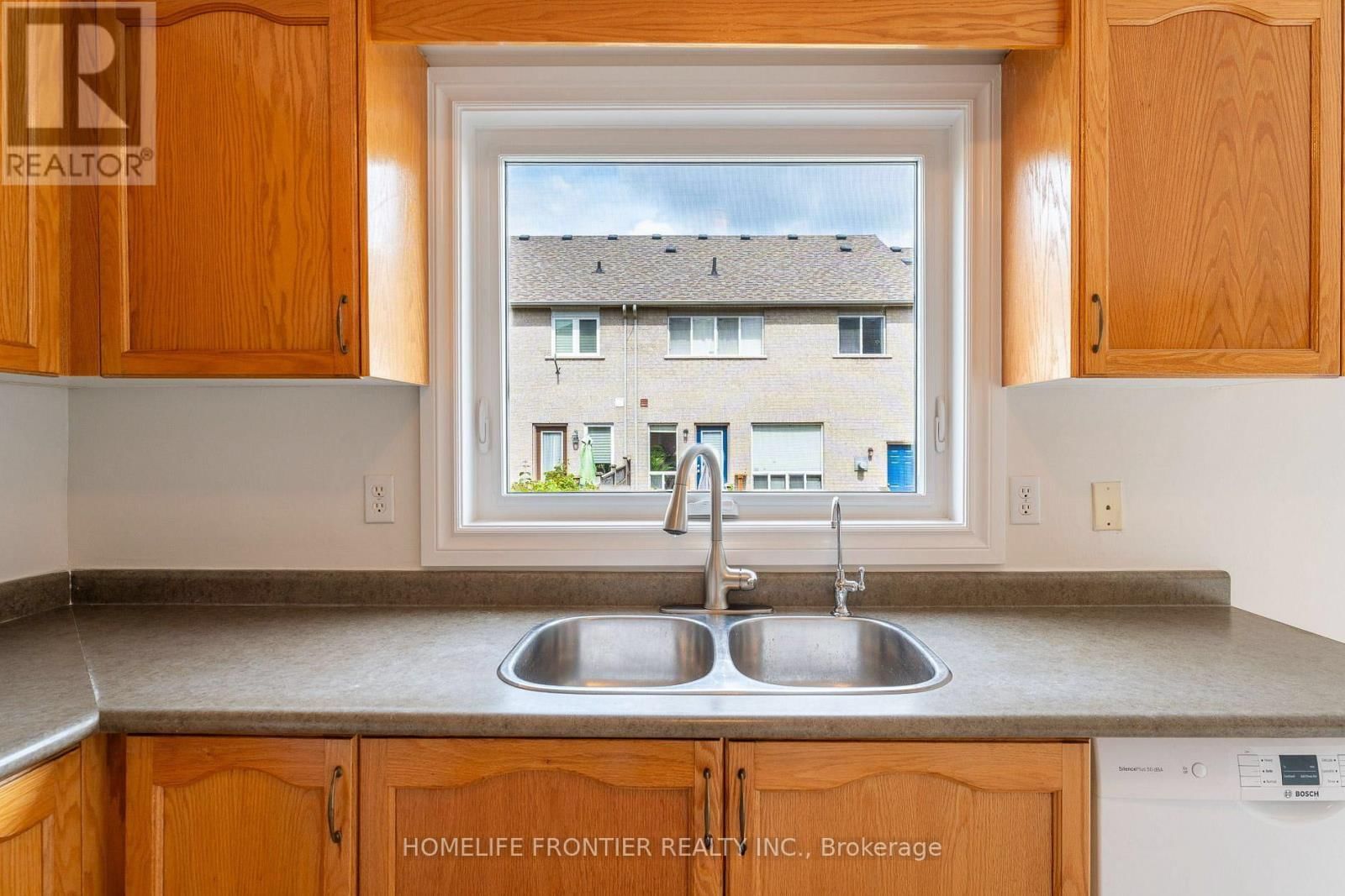 100 SELKIRK DRIVE Image 25