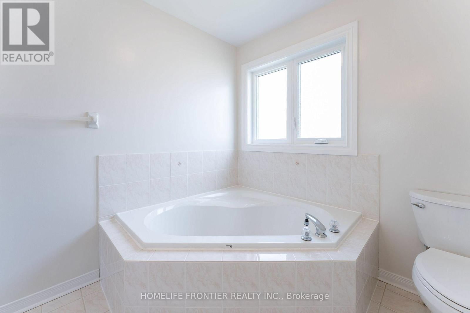 100 SELKIRK DRIVE Image 26