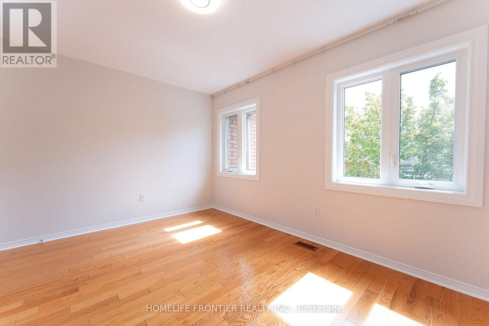 100 SELKIRK DRIVE Image 8