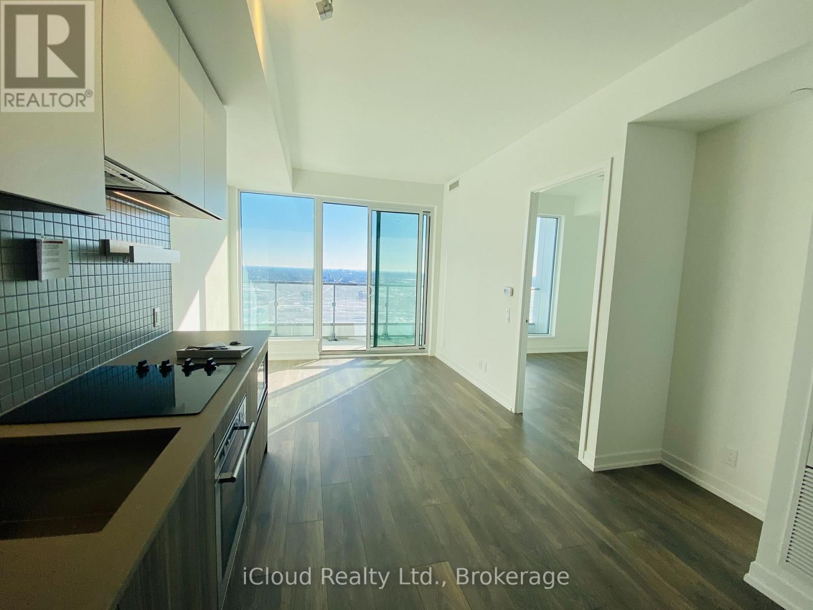 5907 - 5 BUTTERMILL AVENUE Image 5