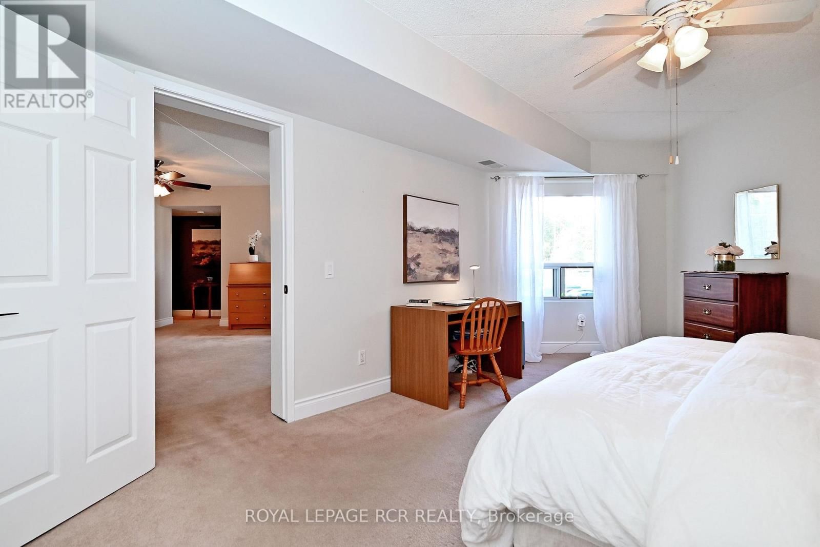 212 - 160 WELLINGTON STREET EAST Image 8