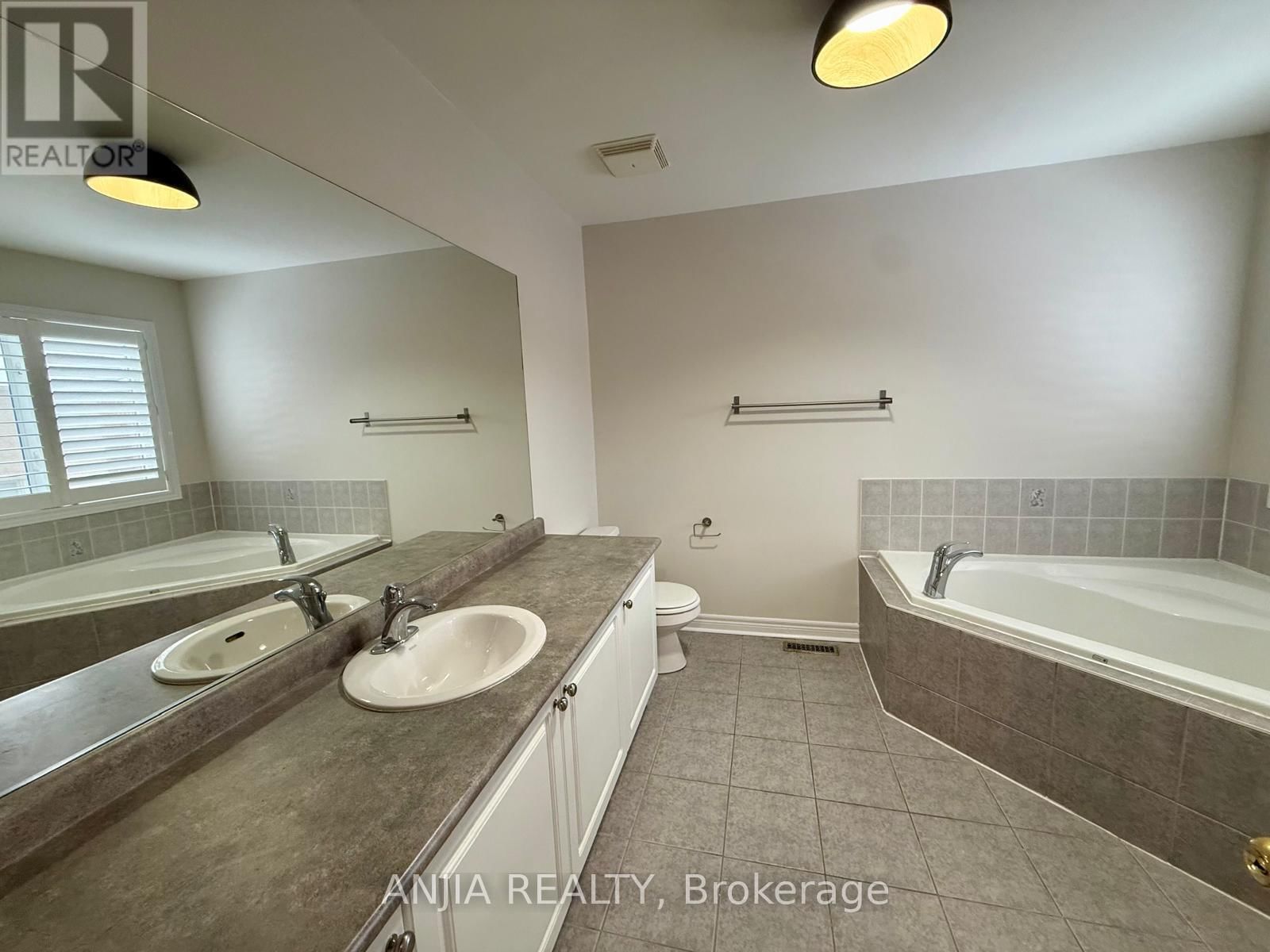 17 AMBERCROFT STREET Image 11