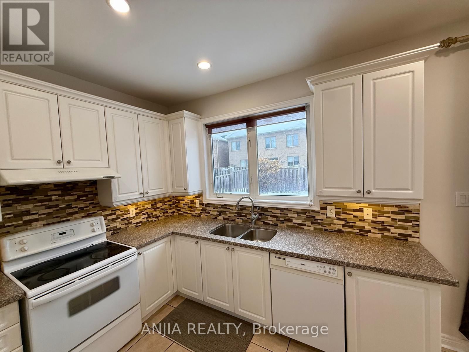 17 AMBERCROFT STREET Image 6