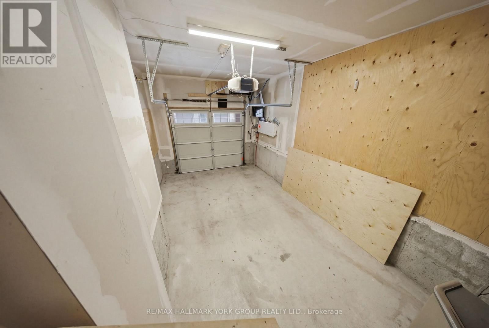 104 GORDON CIRCLE Image 38