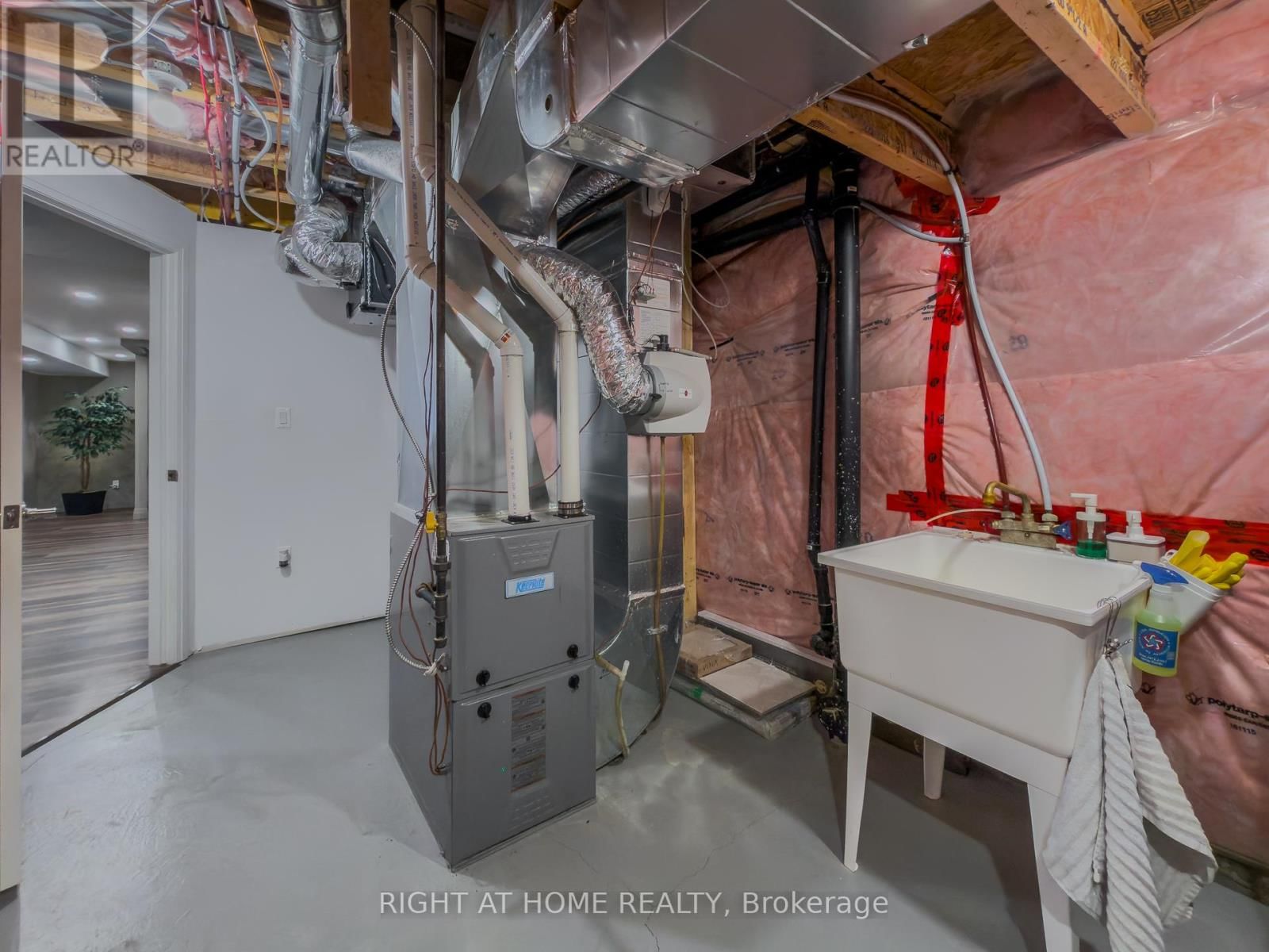 77 LEADEN HALL DRIVE Image 48