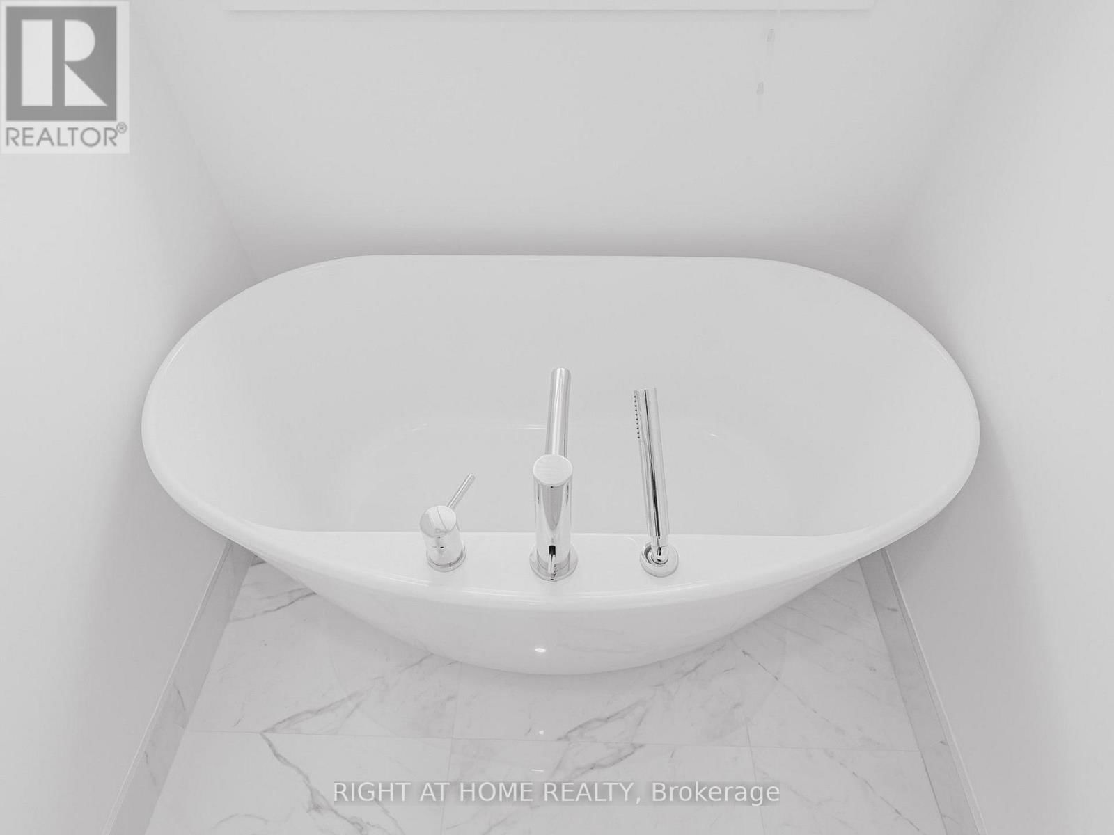 179 VANGUARD ROAD Image 26