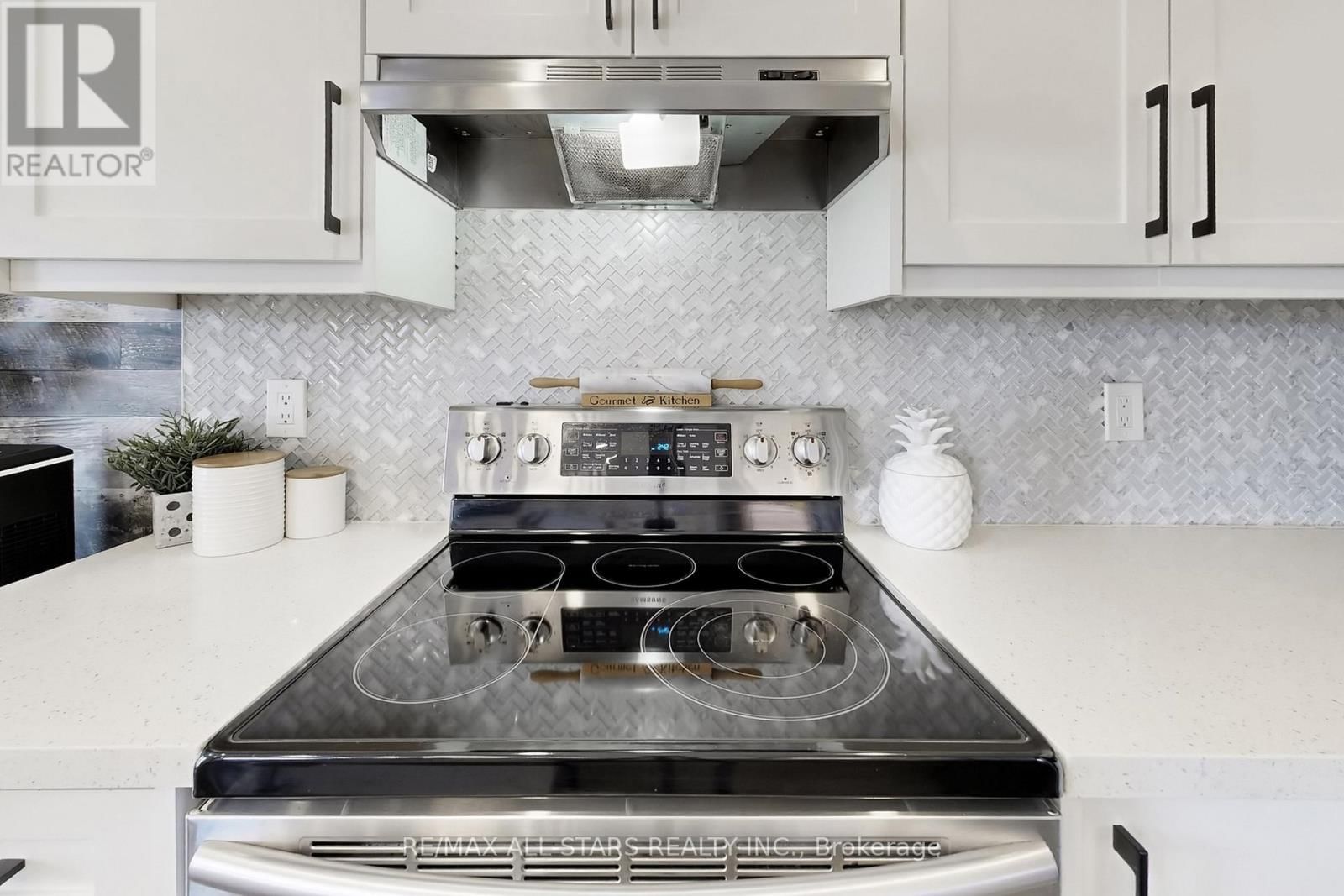 6 HIRST AVENUE Image 10