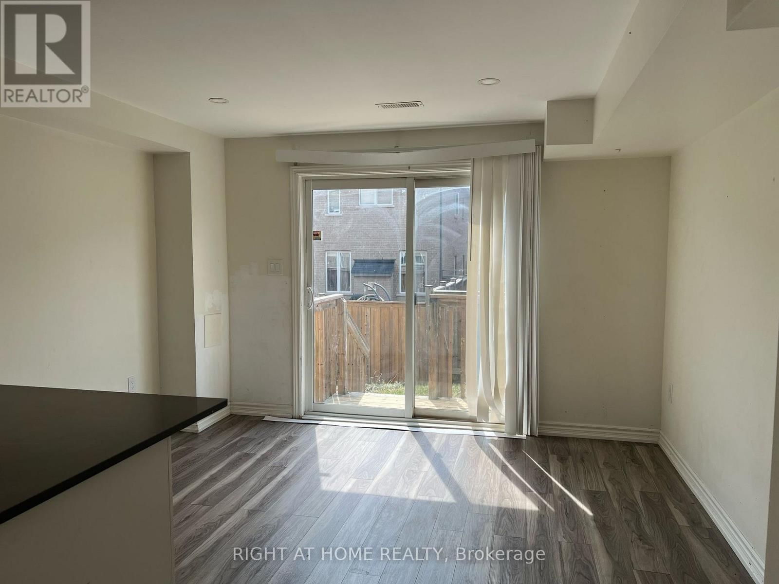 Lower - 45 PAPER MILLS CRESCENT Image 4