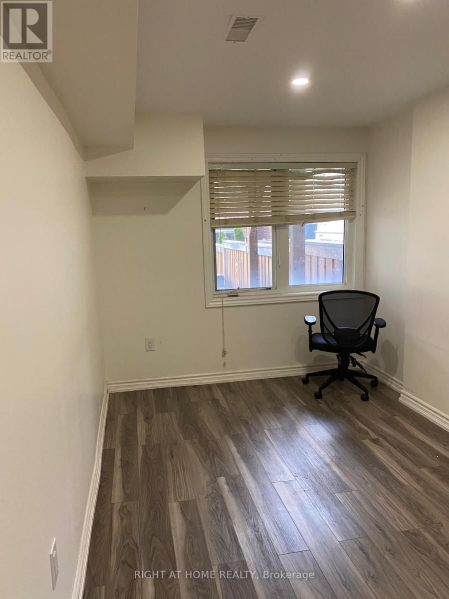 Lower - 45 PAPER MILLS CRESCENT Image 6