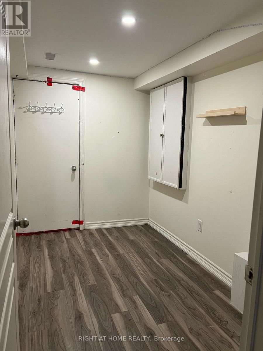 Lower - 45 PAPER MILLS CRESCENT Image 8