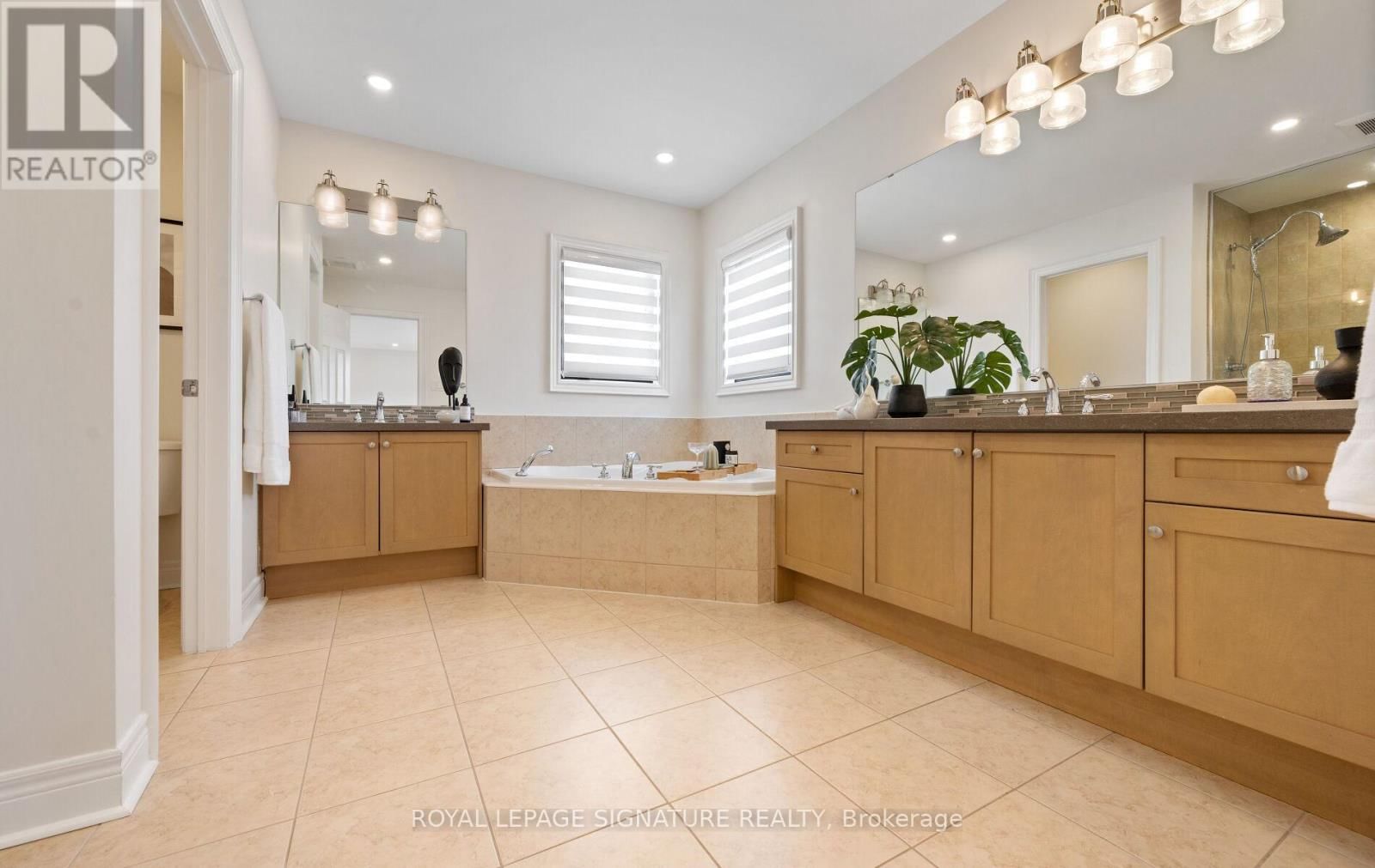 57 SIR FRANCESCO STREET Image 19