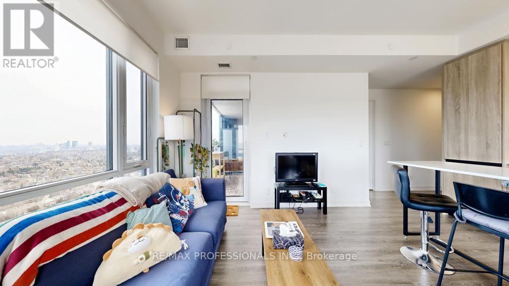 B2304 - 7950 BATHURST STREET Image 13