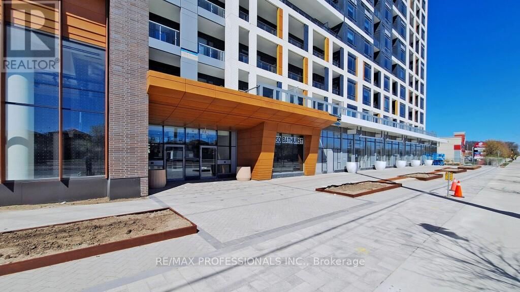 B2304 - 7950 BATHURST STREET Image 4