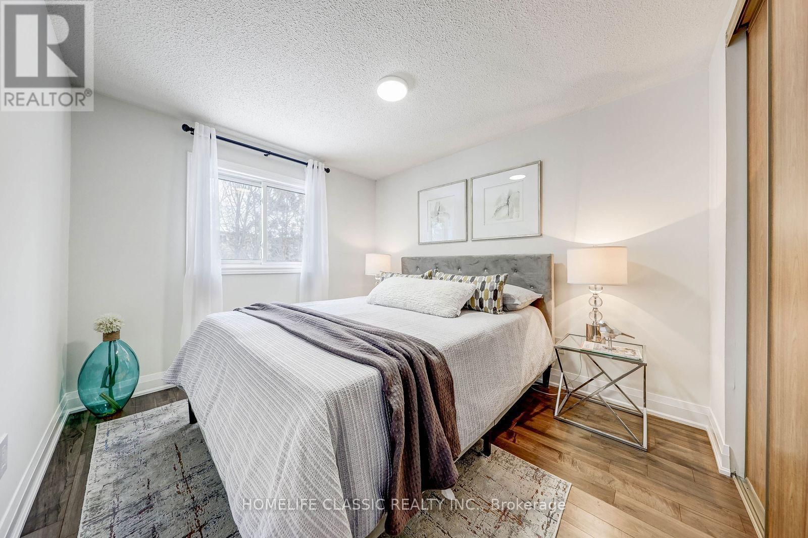 56 GRAY CRESCENT Image 26