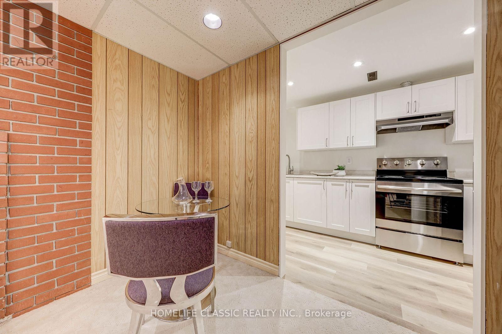 56 GRAY CRESCENT Image 36