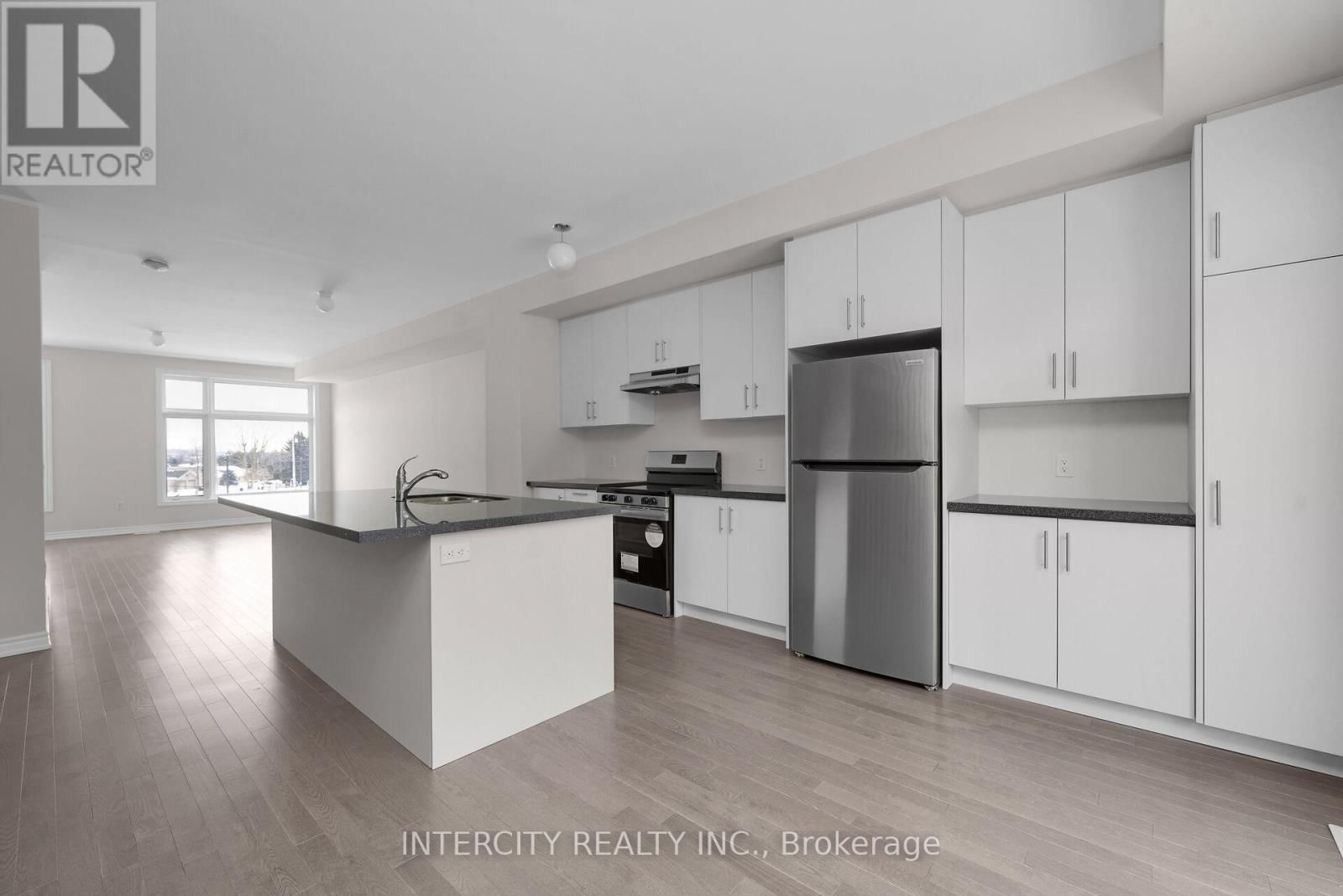 16 RADISSON STREET Image 10