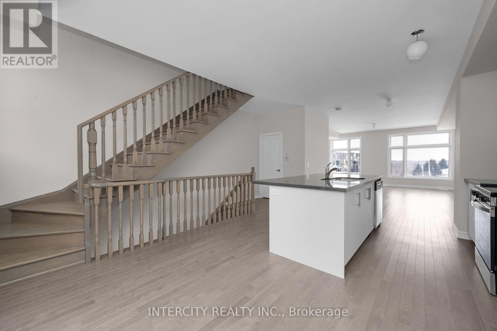 16 RADISSON STREET Image 11