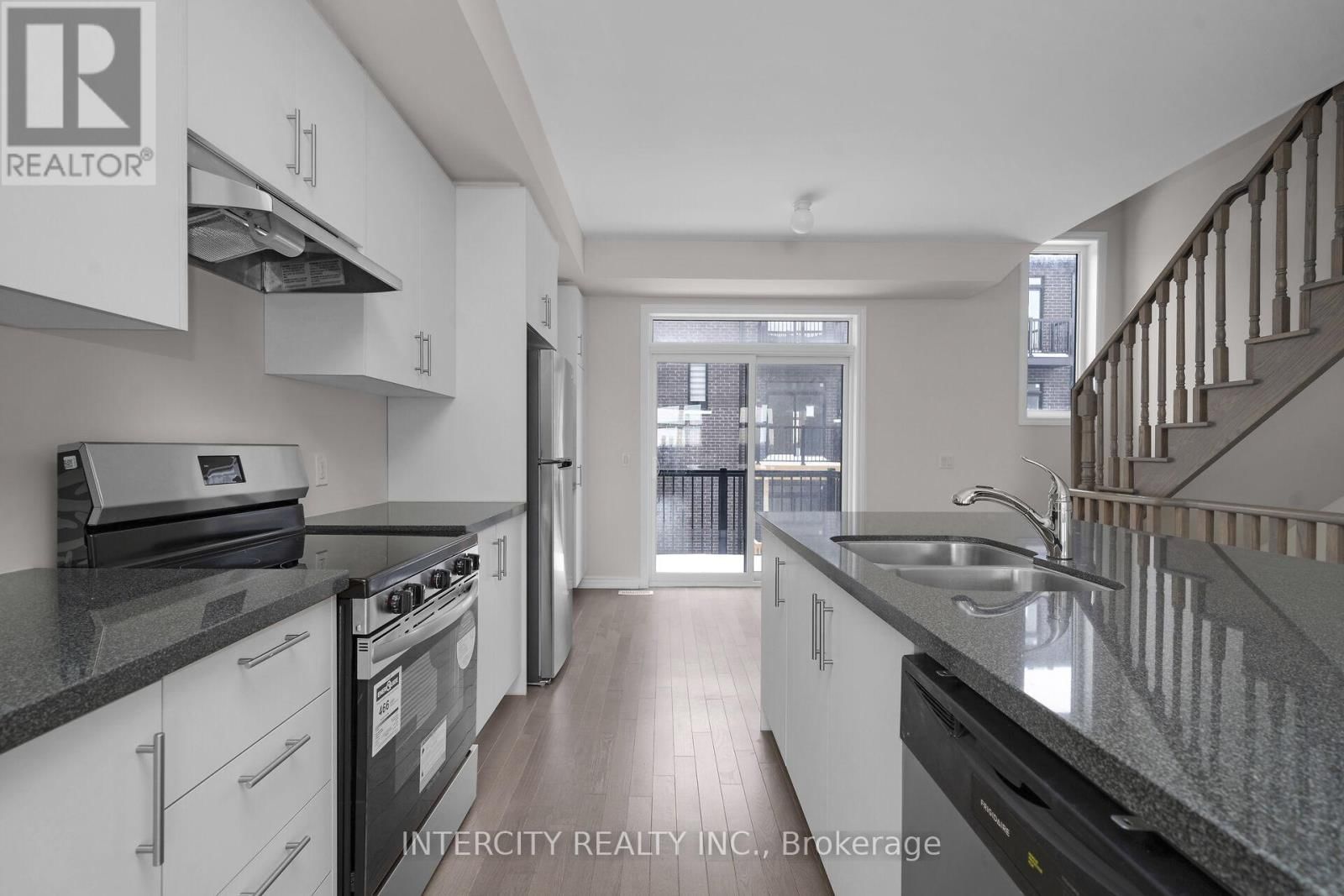 16 RADISSON STREET Image 12