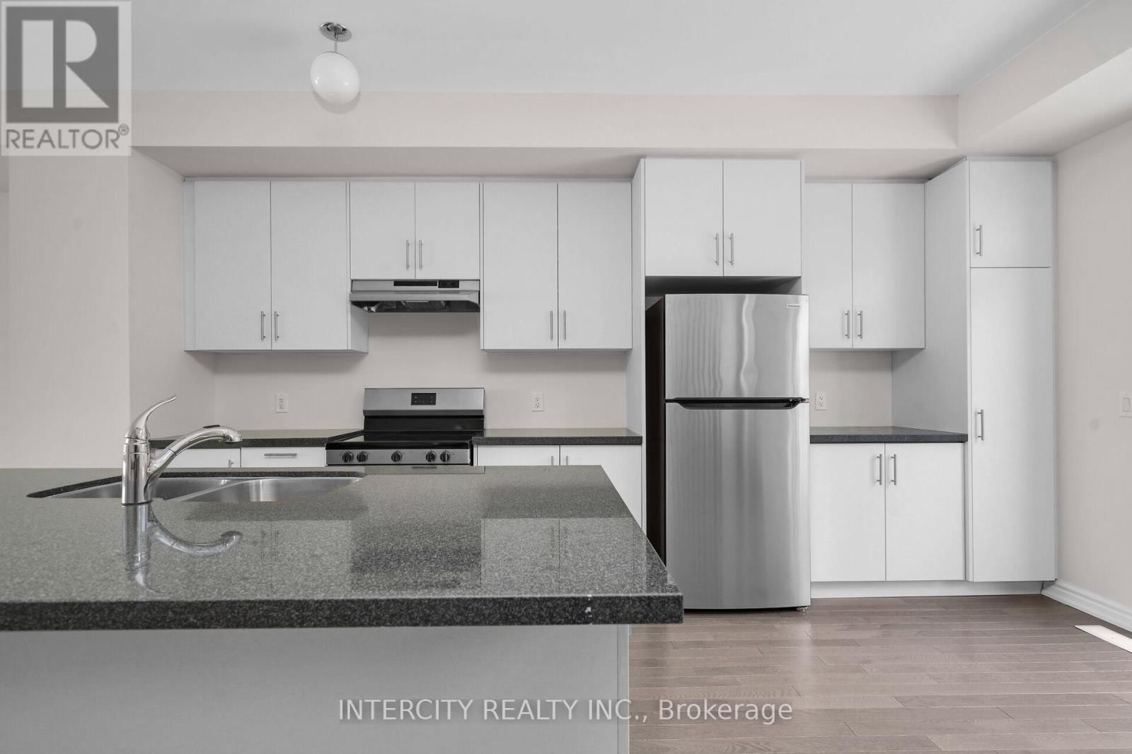 16 RADISSON STREET Image 13