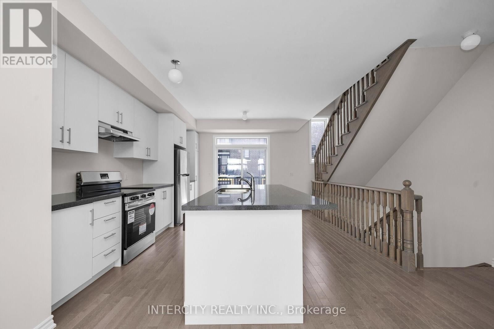 16 RADISSON STREET Image 18