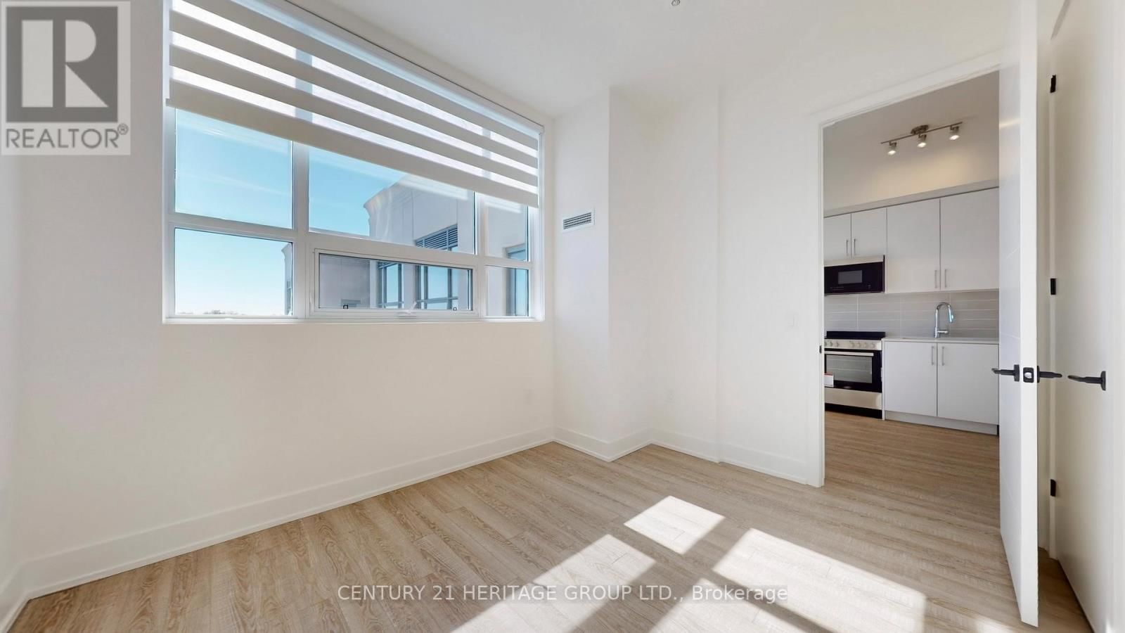 611 - 2075 KING ROAD Image 11