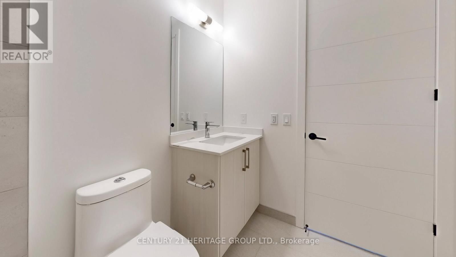 611 - 2075 KING ROAD Image 13