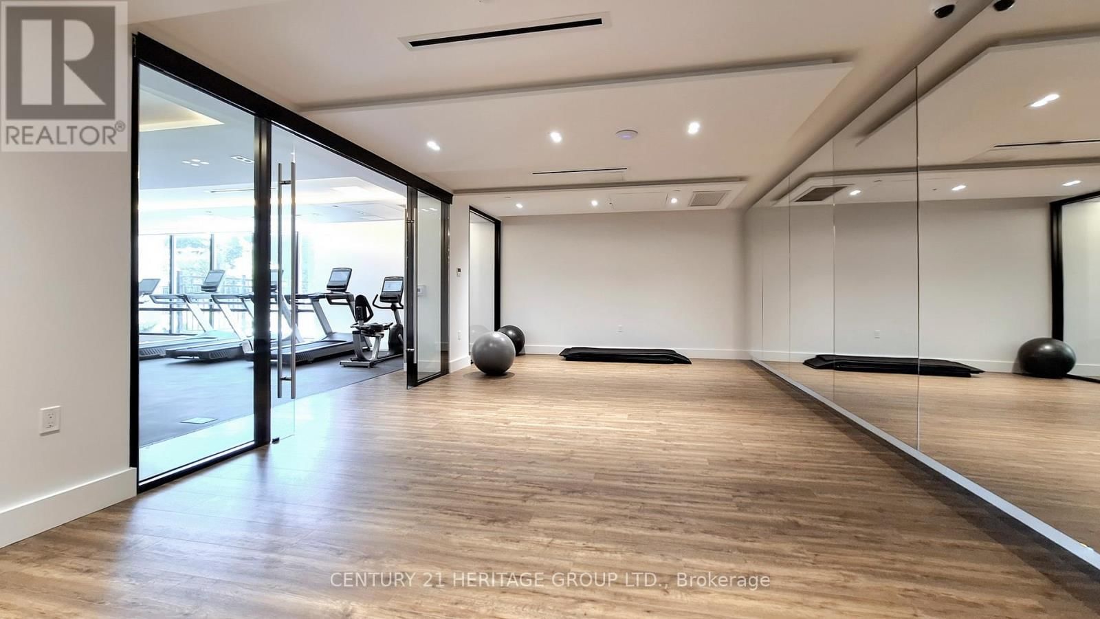 611 - 2075 KING ROAD Image 24