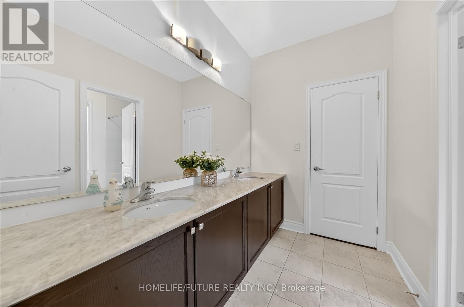 1016 POPPY LANE Image 28