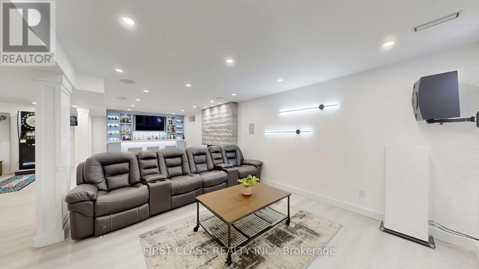 2 BEEBE CRESCENT Image 33