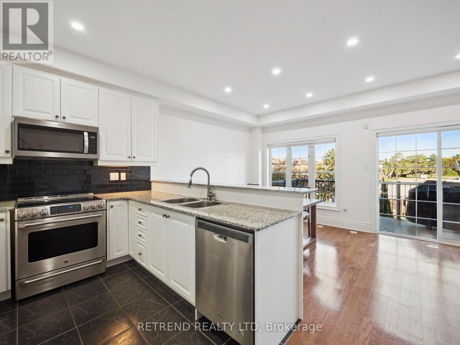 26 GOLDEN SPRUCE LANE Image 11