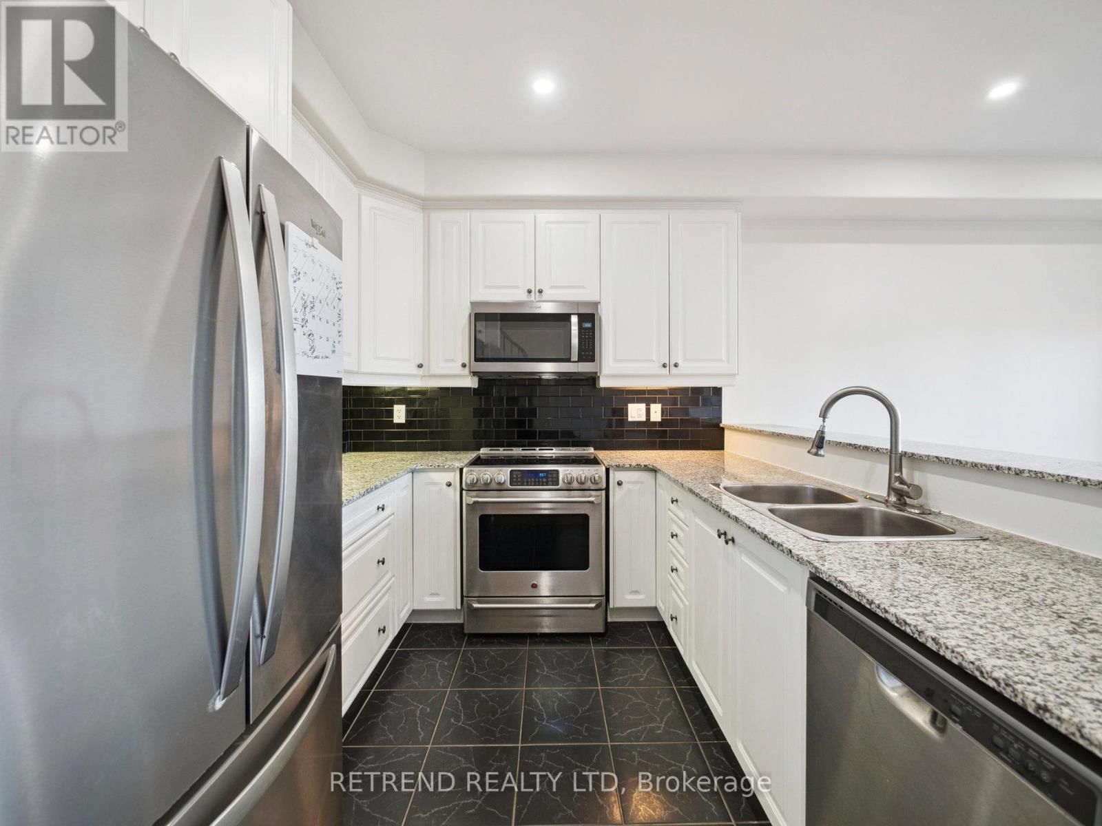 26 GOLDEN SPRUCE LANE Image 12