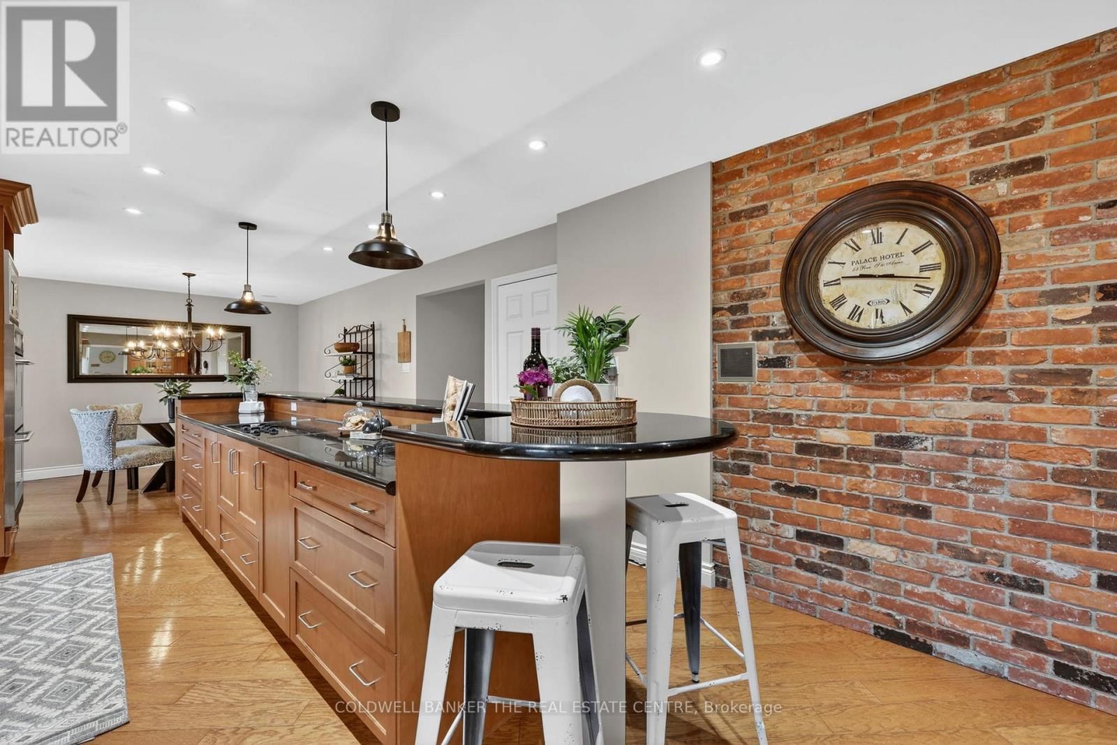 172 MILLARD AVENUE Image 12