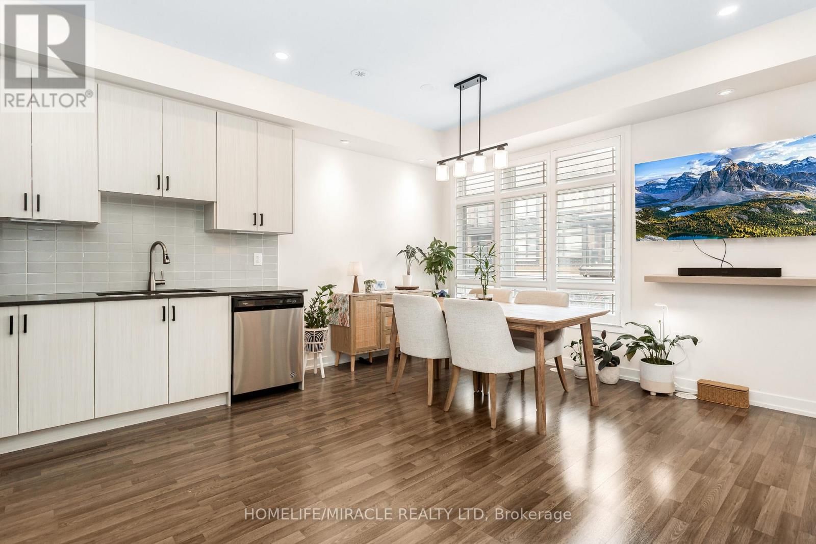 285 DALHOUSIE STREET Image 19