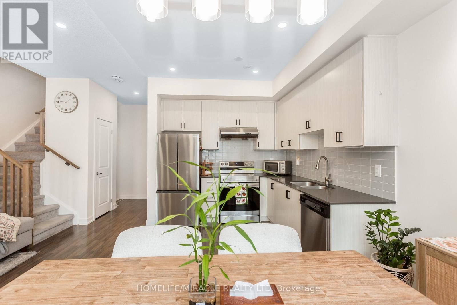 285 DALHOUSIE STREET Image 24