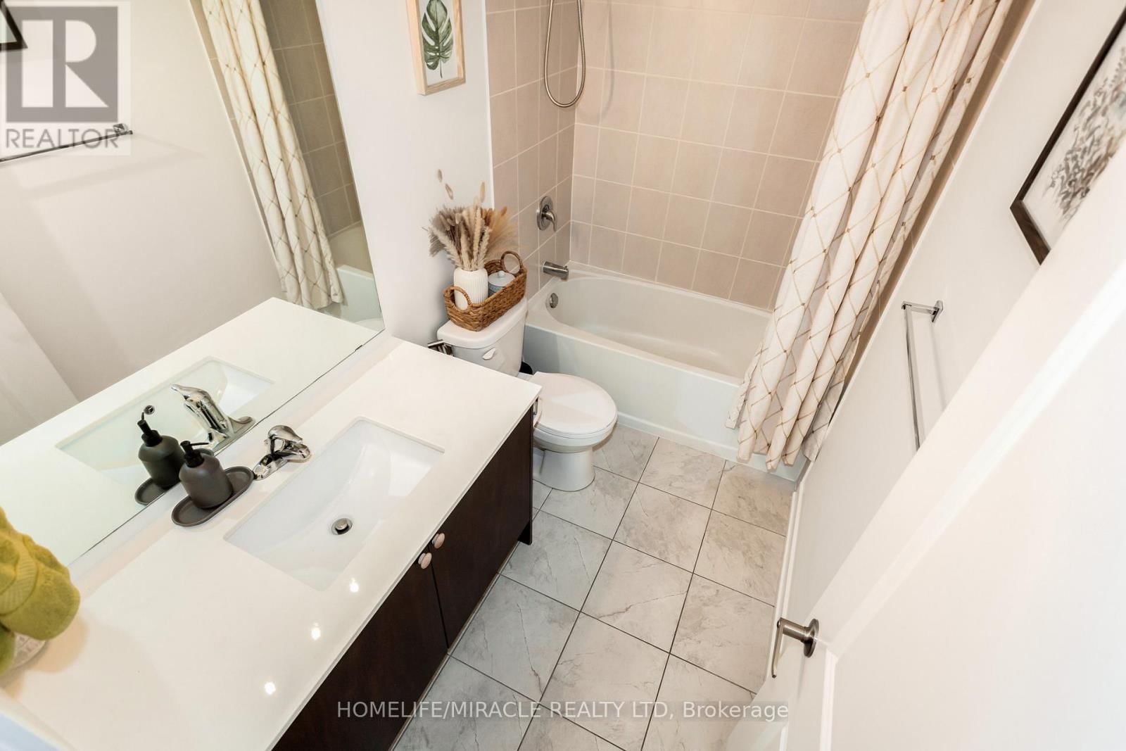 285 DALHOUSIE STREET Image 32