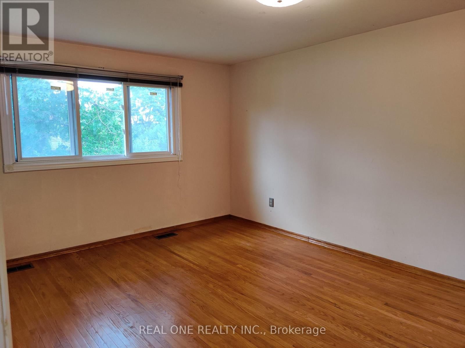 Upper - 93 SOUTHDALE DRIVE Image 10