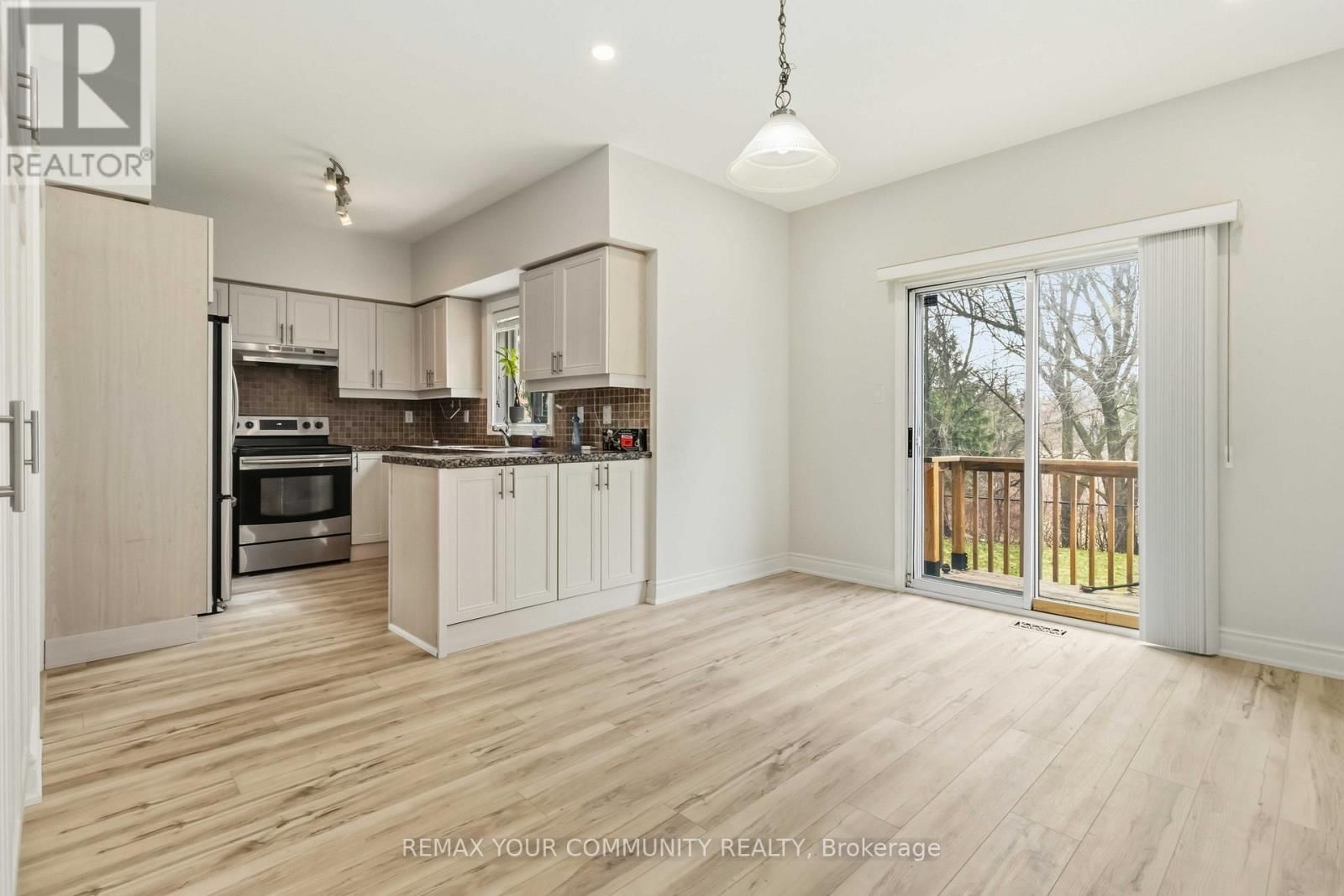 120 SHAFTSBURY AVENUE Image 10