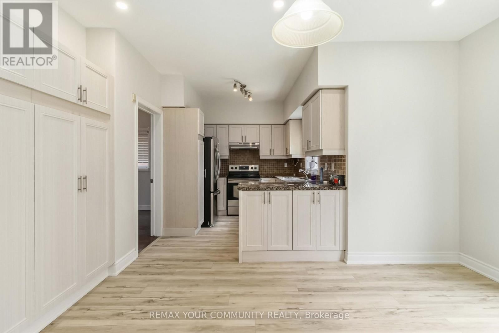 120 SHAFTSBURY AVENUE Image 11