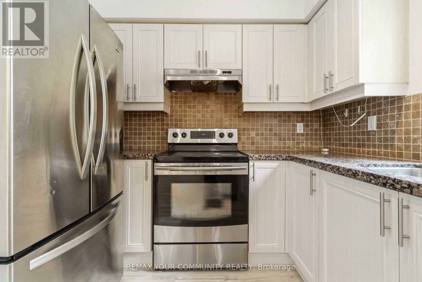 120 SHAFTSBURY AVENUE Image 13