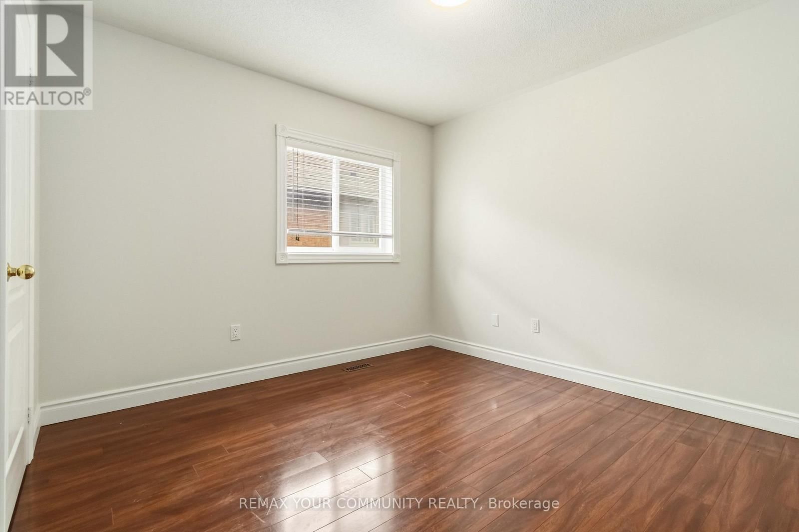 120 SHAFTSBURY AVENUE Image 24