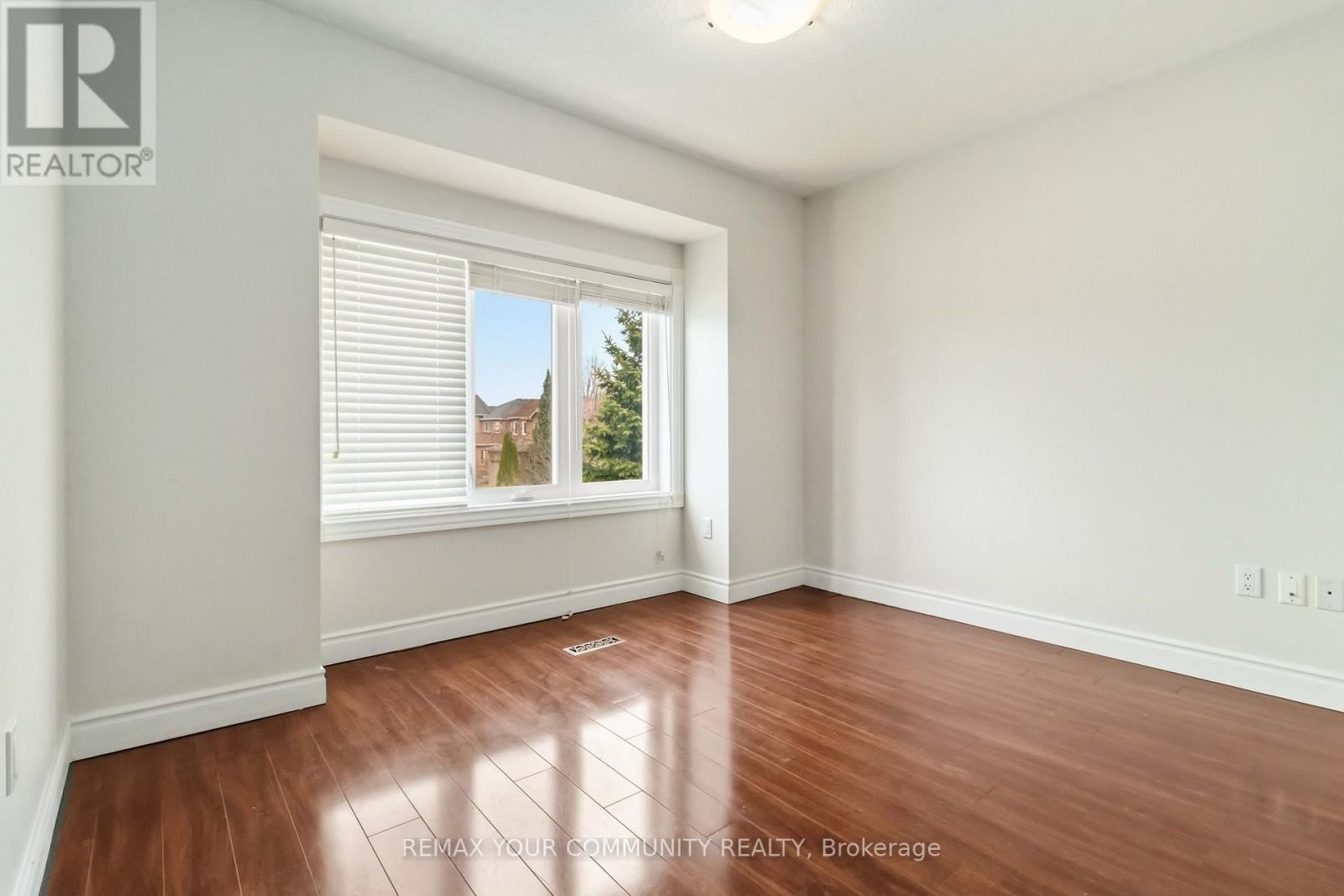 120 SHAFTSBURY AVENUE Image 27